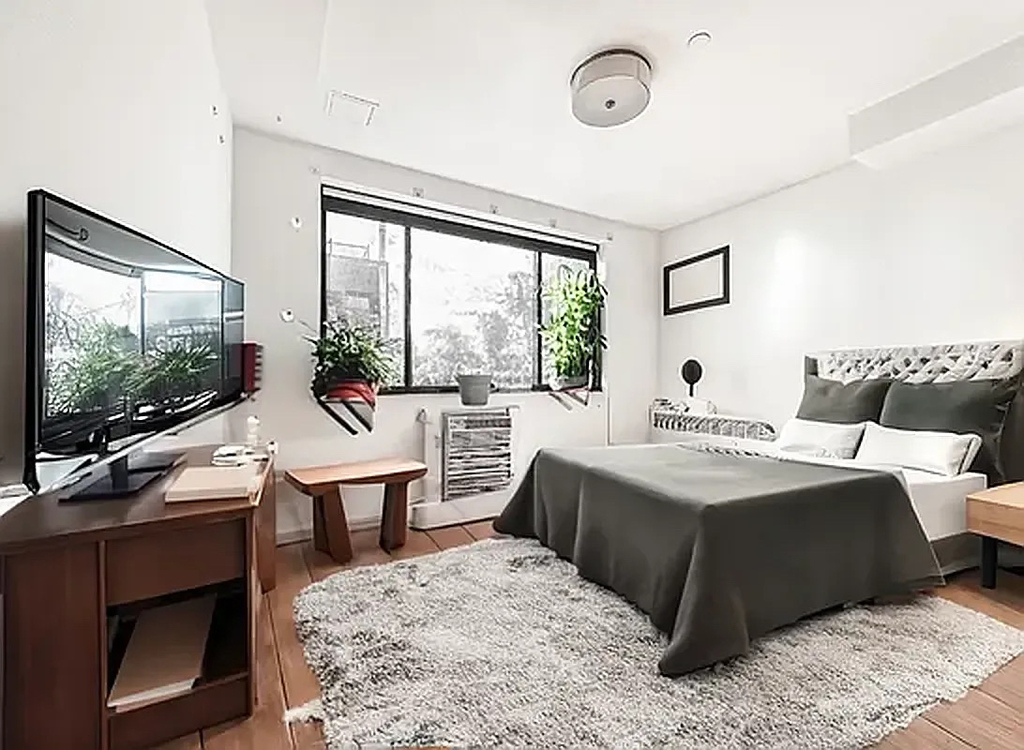 212 East 10th Street - Photo 5