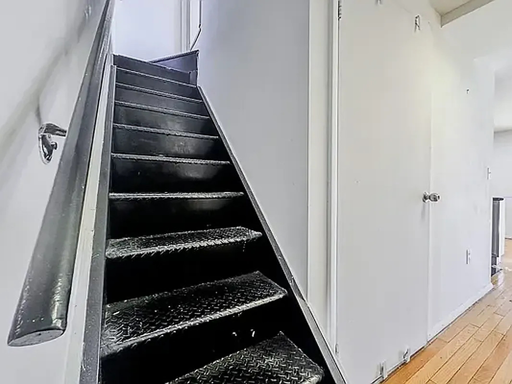 212 East 10th Street - Photo 4