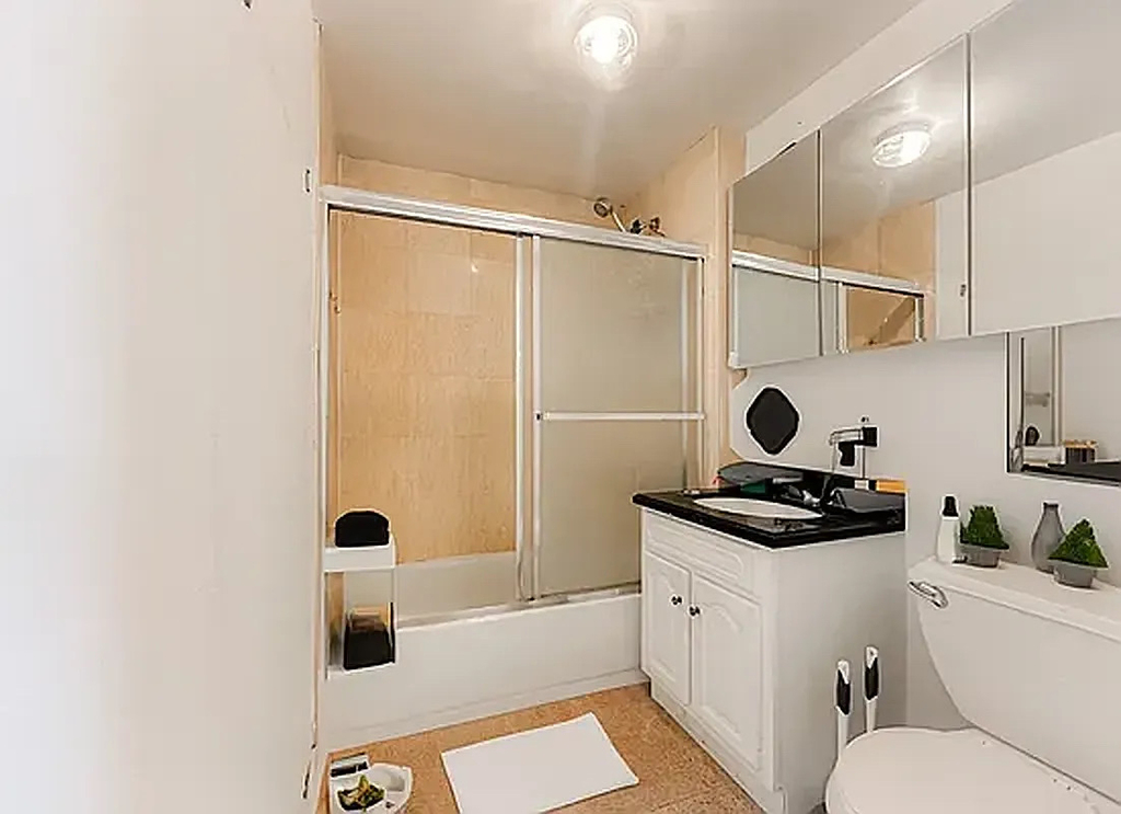 212 East 10th Street - Photo 8