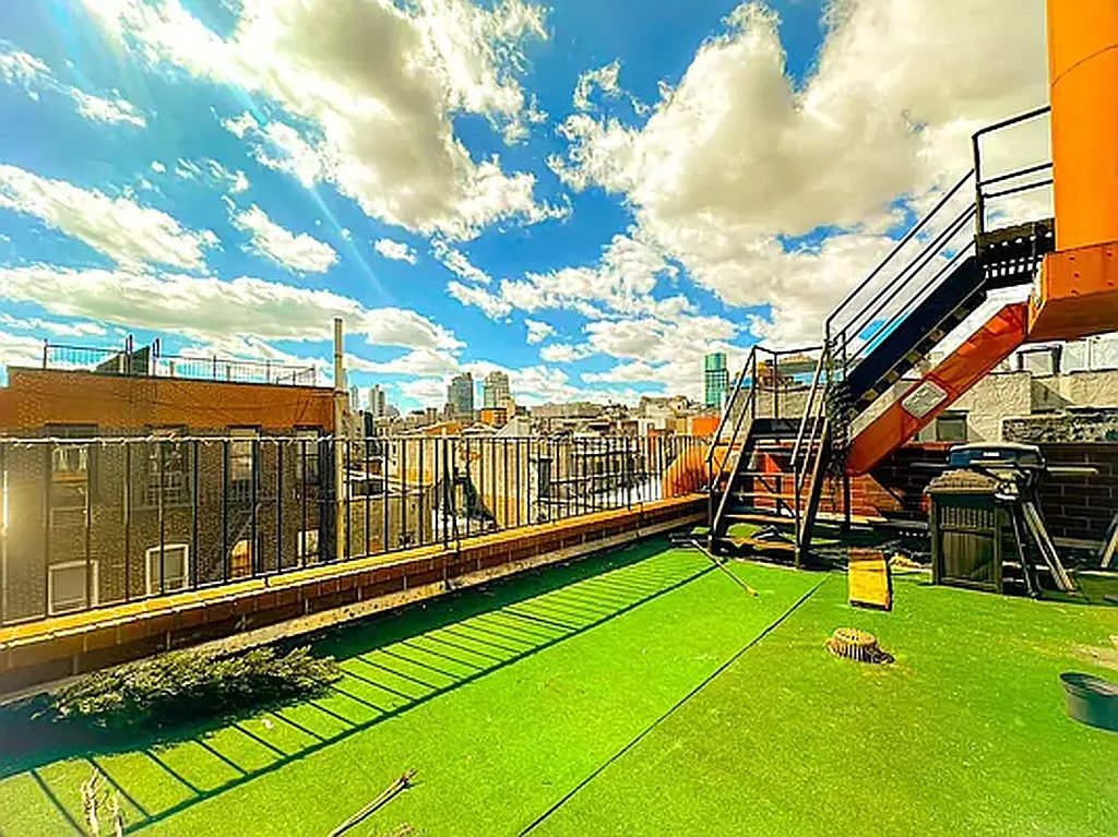 212 East 10th Street - Photo 1