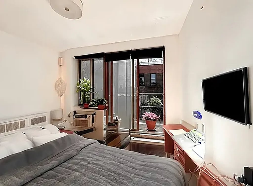 212 East 10th Street - Photo 6