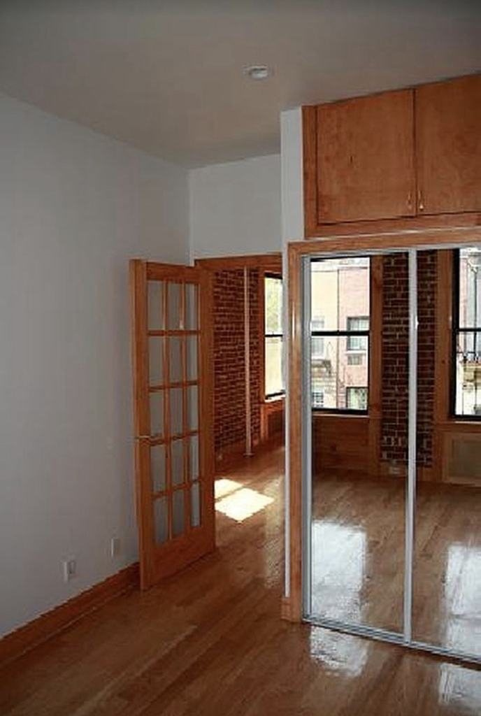 324 East 52nd Street - Photo 3