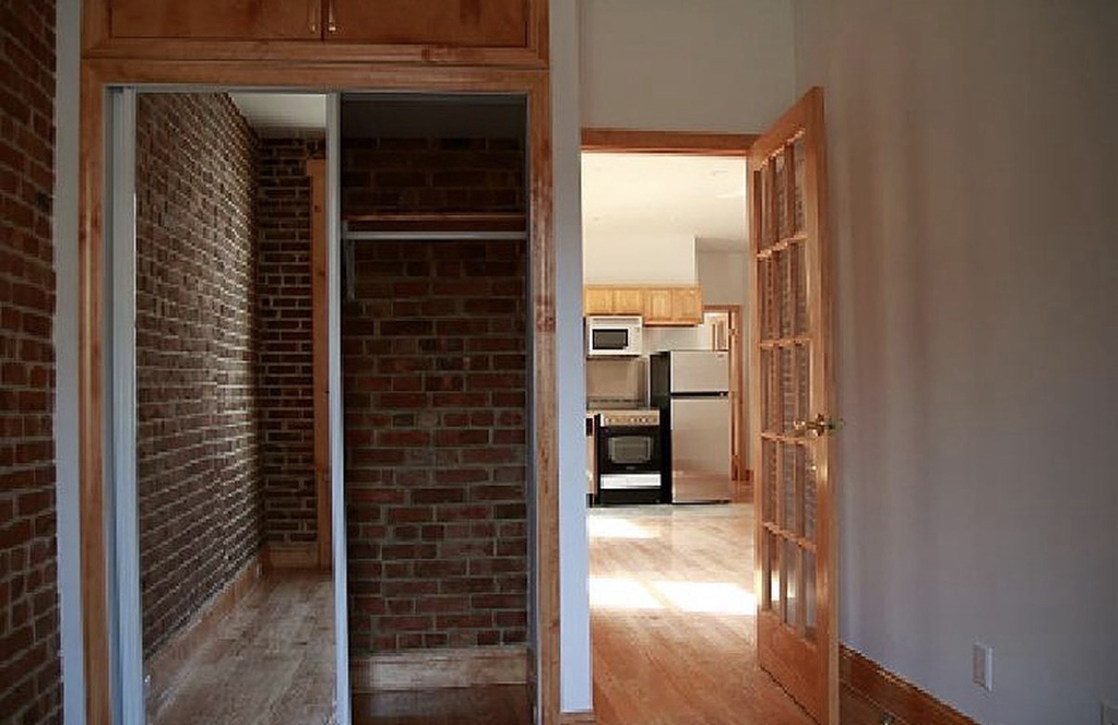 324 East 52nd Street - Photo 2