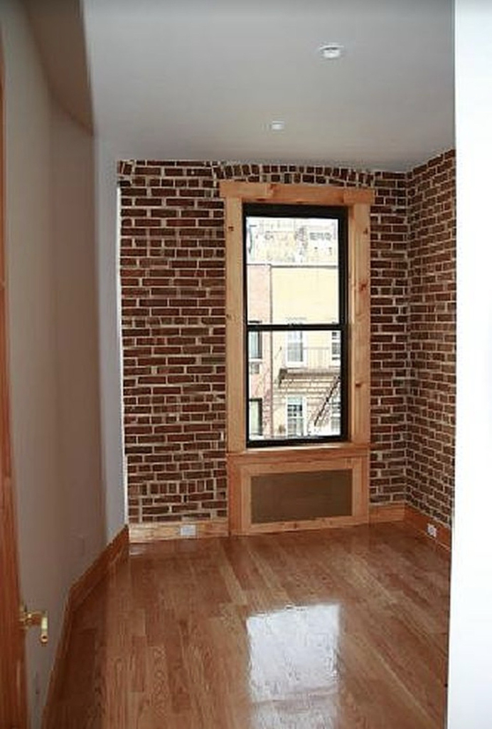 324 East 52nd Street - Photo 5