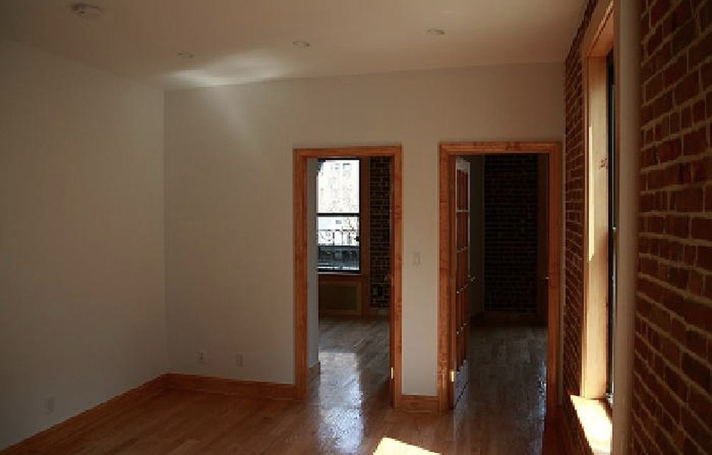 324 East 52nd Street - Photo 6