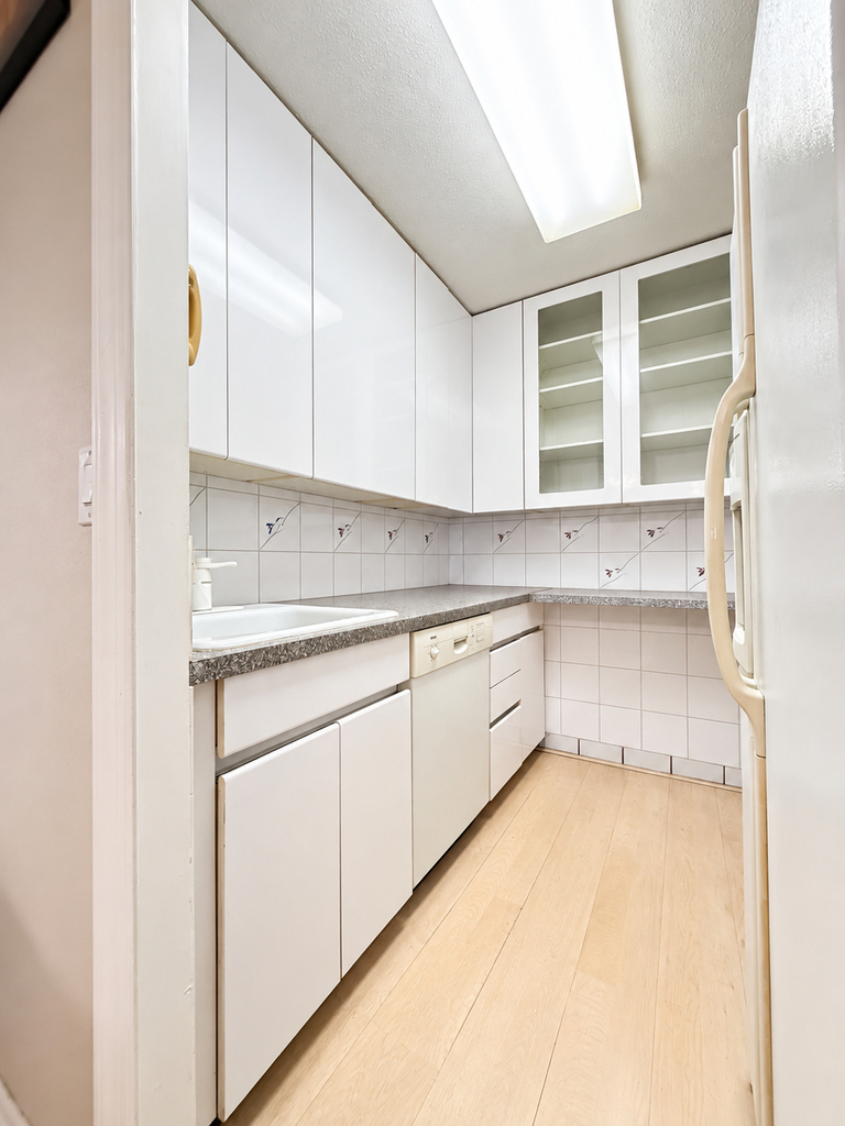 200 Rector Place - Photo 6