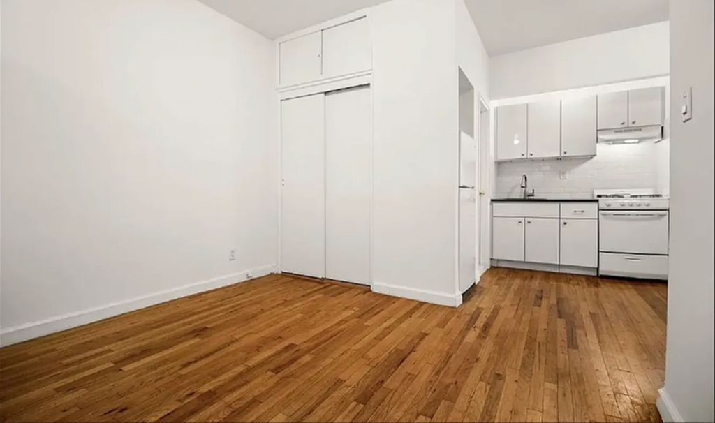 1640 York Avenue - Photo 6