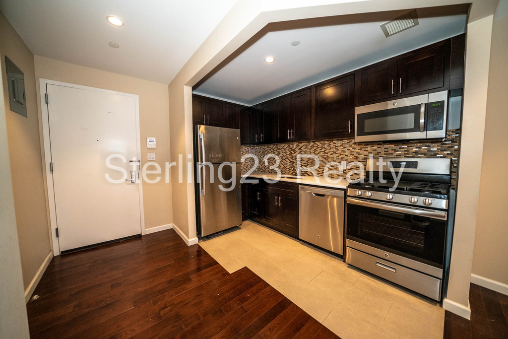 621 East 21st Street - Photo 6