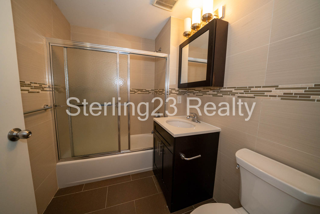 621 East 21st Street - Photo 5