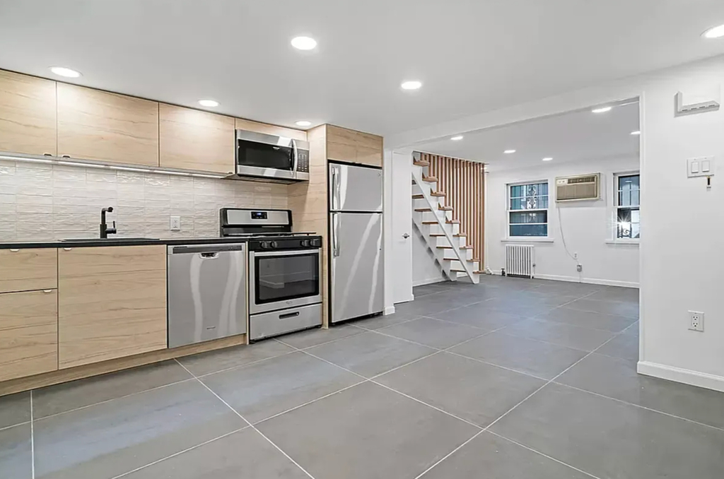 66 Devoe St - Photo 6