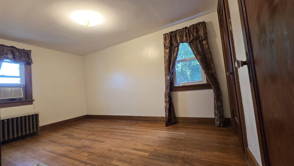 606 Exchange St - Photo 3