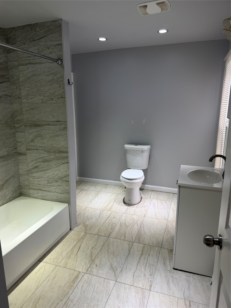 72 Saint Charles Street - Photo 14