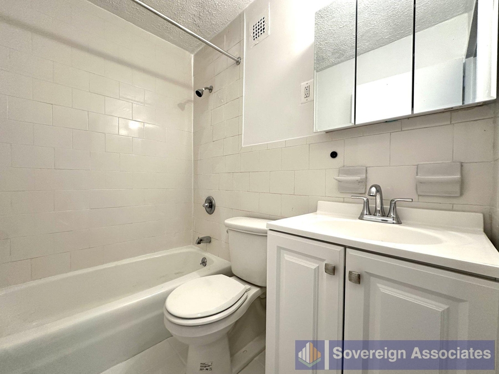 3333 Broadway - Photo 4