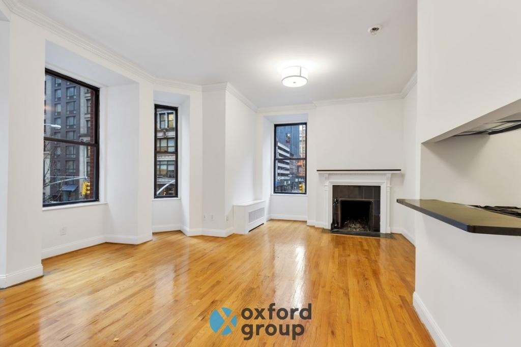Third Avenue - Photo 1