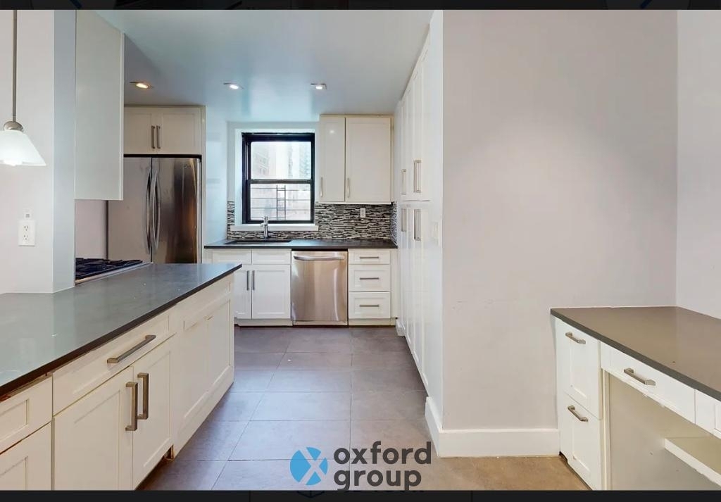 East 47th Street - Photo 5