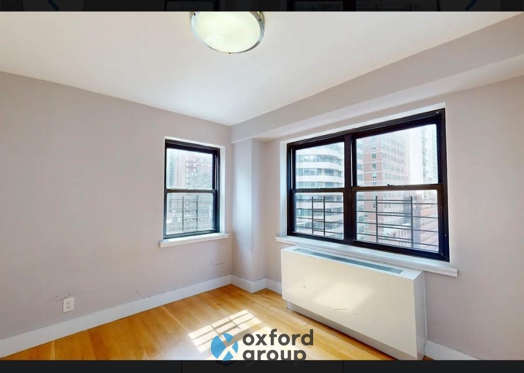 East 47th Street - Photo 6