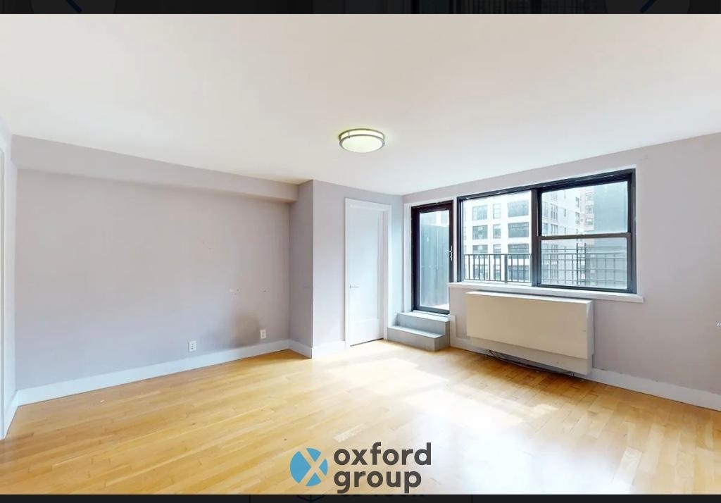 East 47th Street - Photo 8