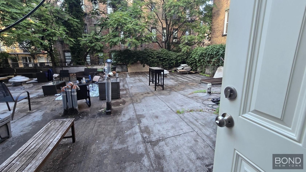 East 7th Street - Photo 0