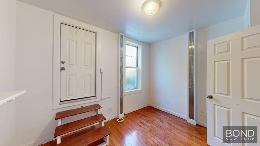 East 7th Street - Photo 5