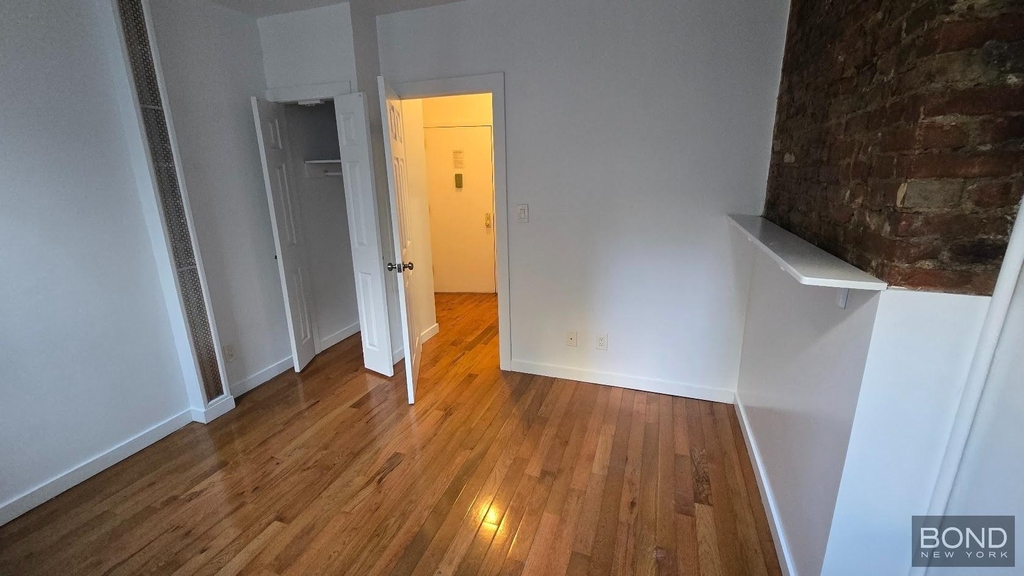 East 7th Street - Photo 9