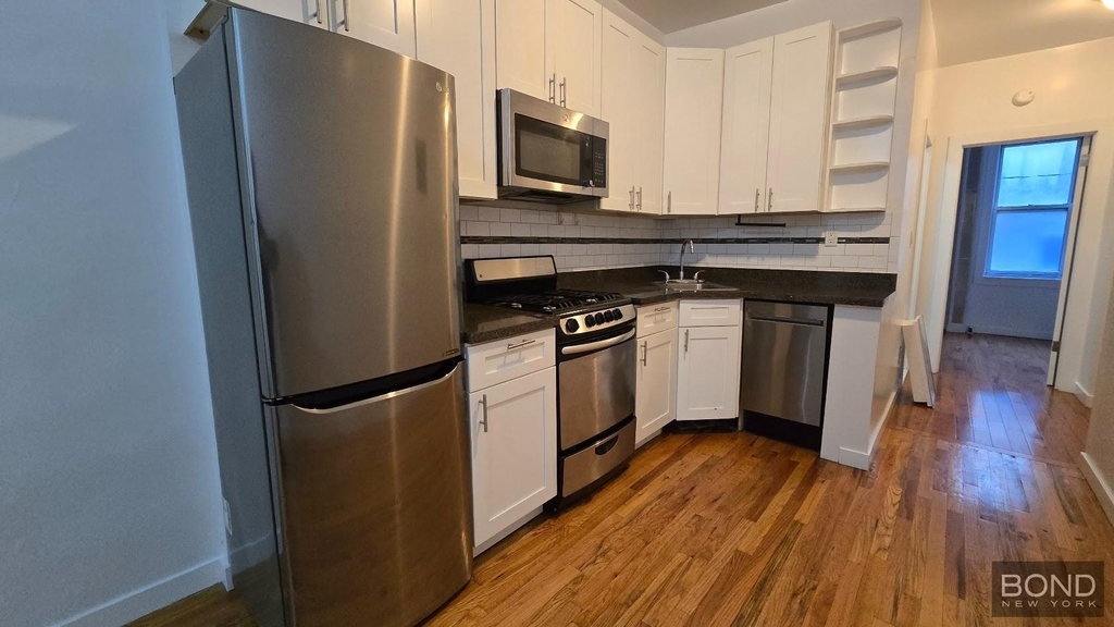 East 7th Street - Photo 10