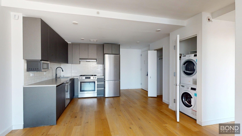 Northern Boulevard - Photo 1
