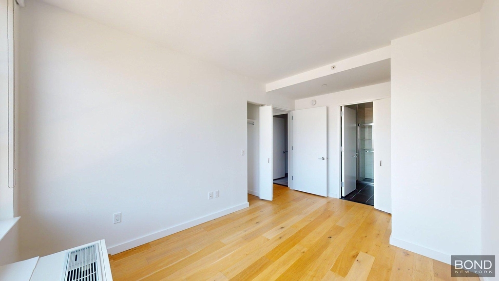 Northern Boulevard - Photo 3