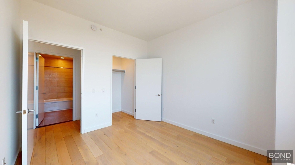 Northern Boulevard - Photo 3