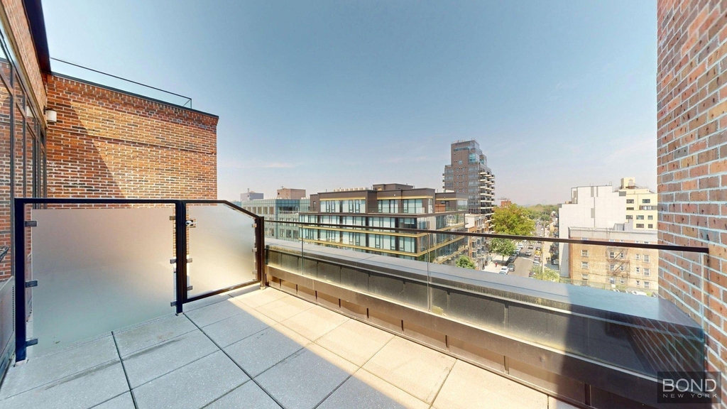 Northern Boulevard - Photo 1