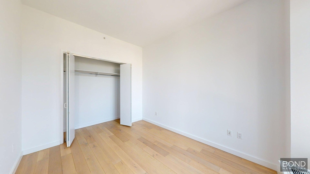Northern Boulevard - Photo 3