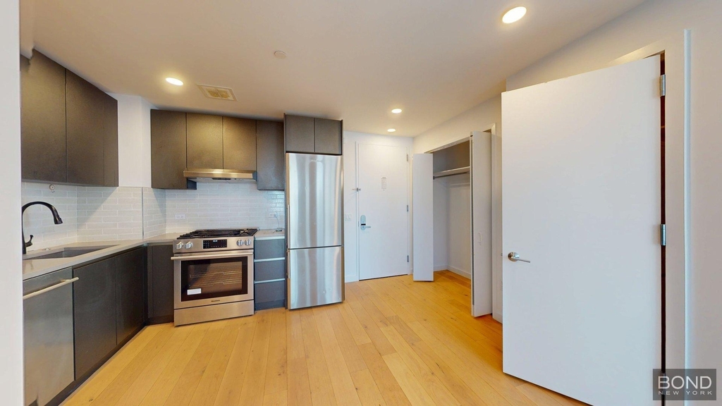 Northern Boulevard - Photo 2