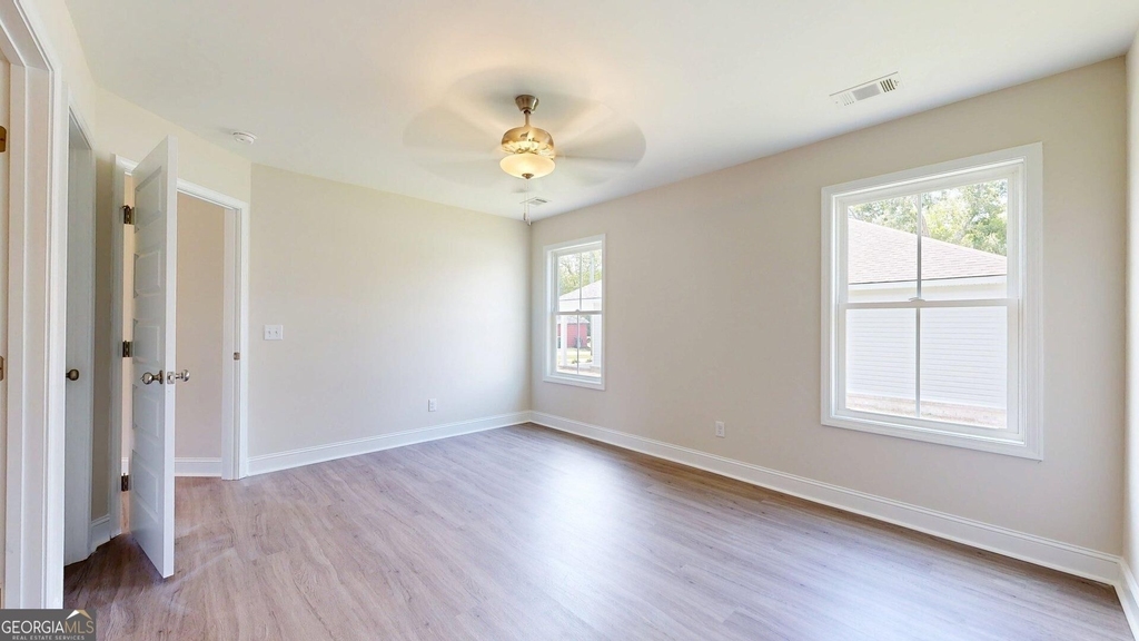 2 N Roundtree Street - Photo 13