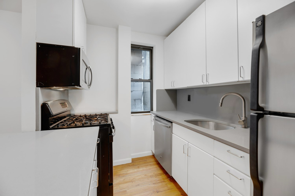 113 East 31st Street - Photo 0