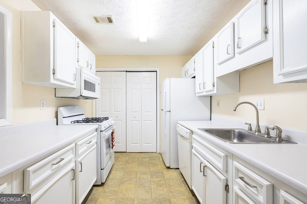 910 Augusta Drive Se - Photo 11