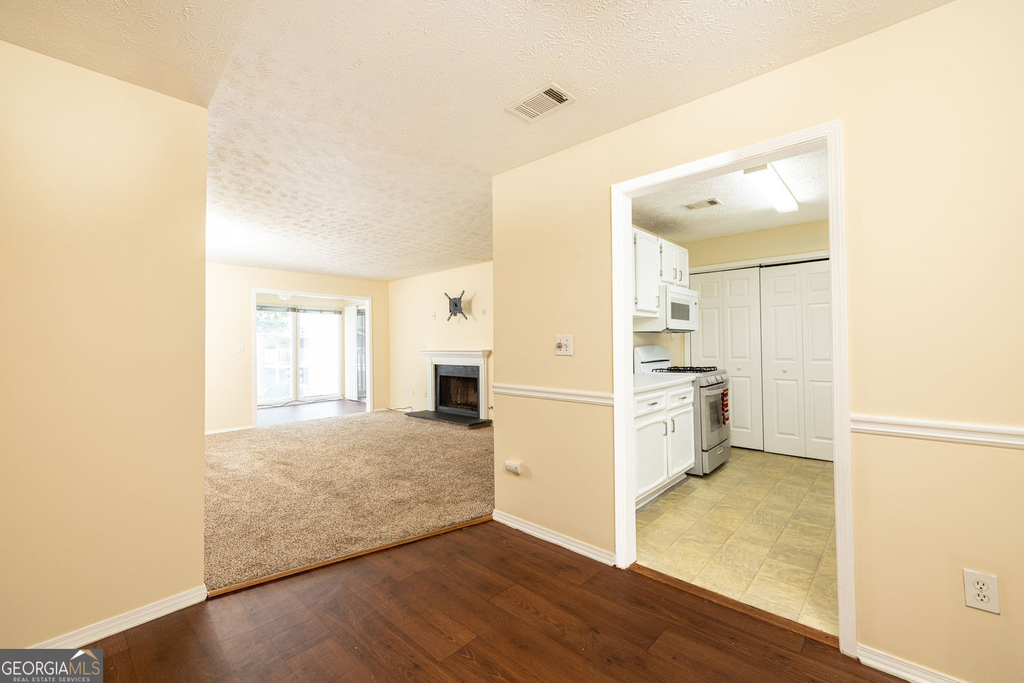 910 Augusta Drive Se - Photo 9