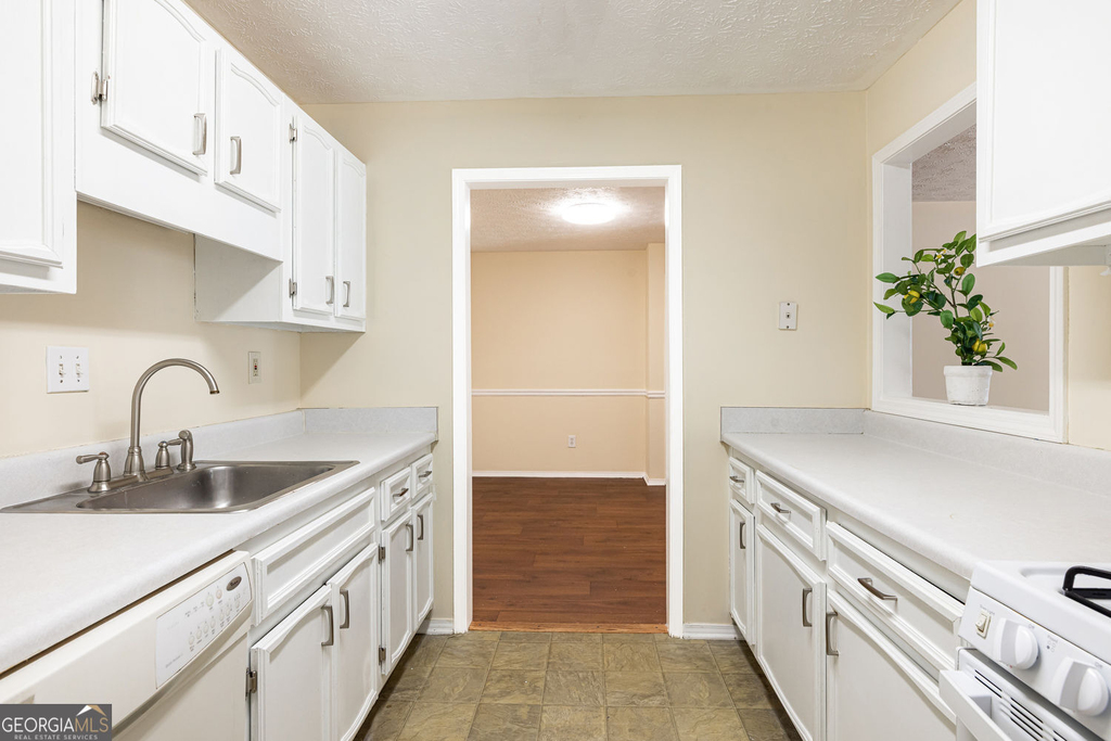 910 Augusta Drive Se - Photo 13