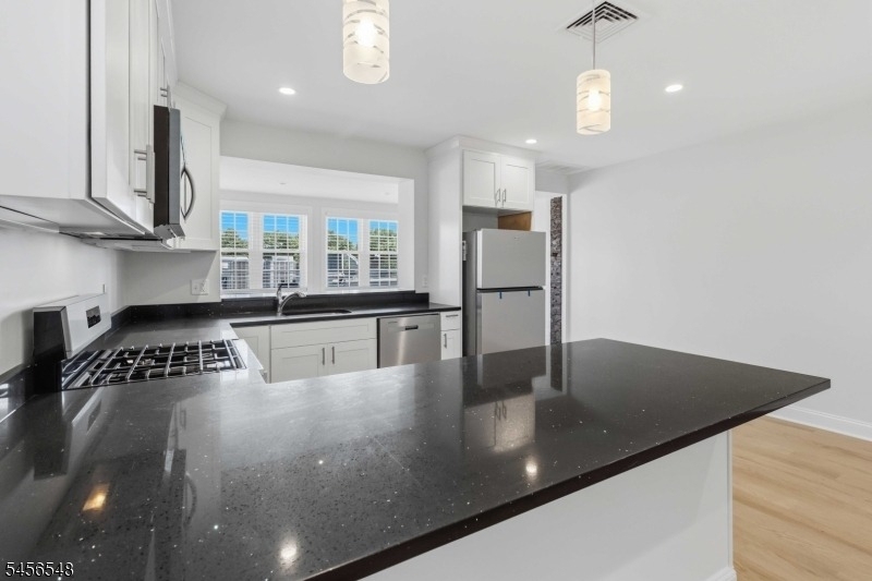 40 Main St - Photo 3