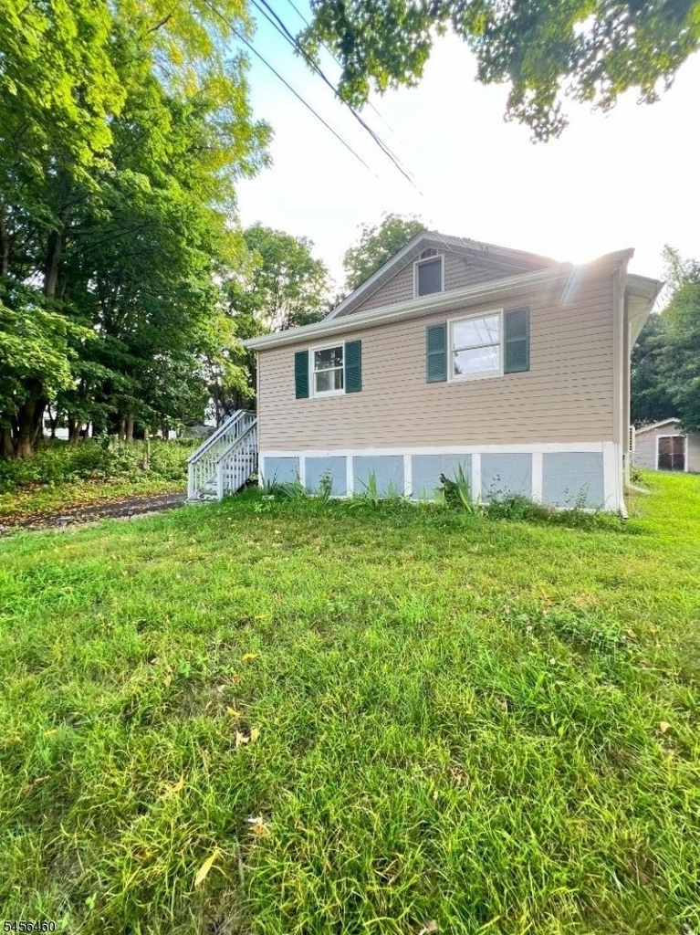 285 Rutherford Ave - Photo 0
