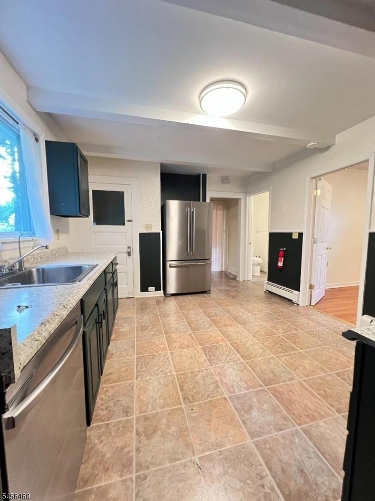 285 Rutherford Ave - Photo 8