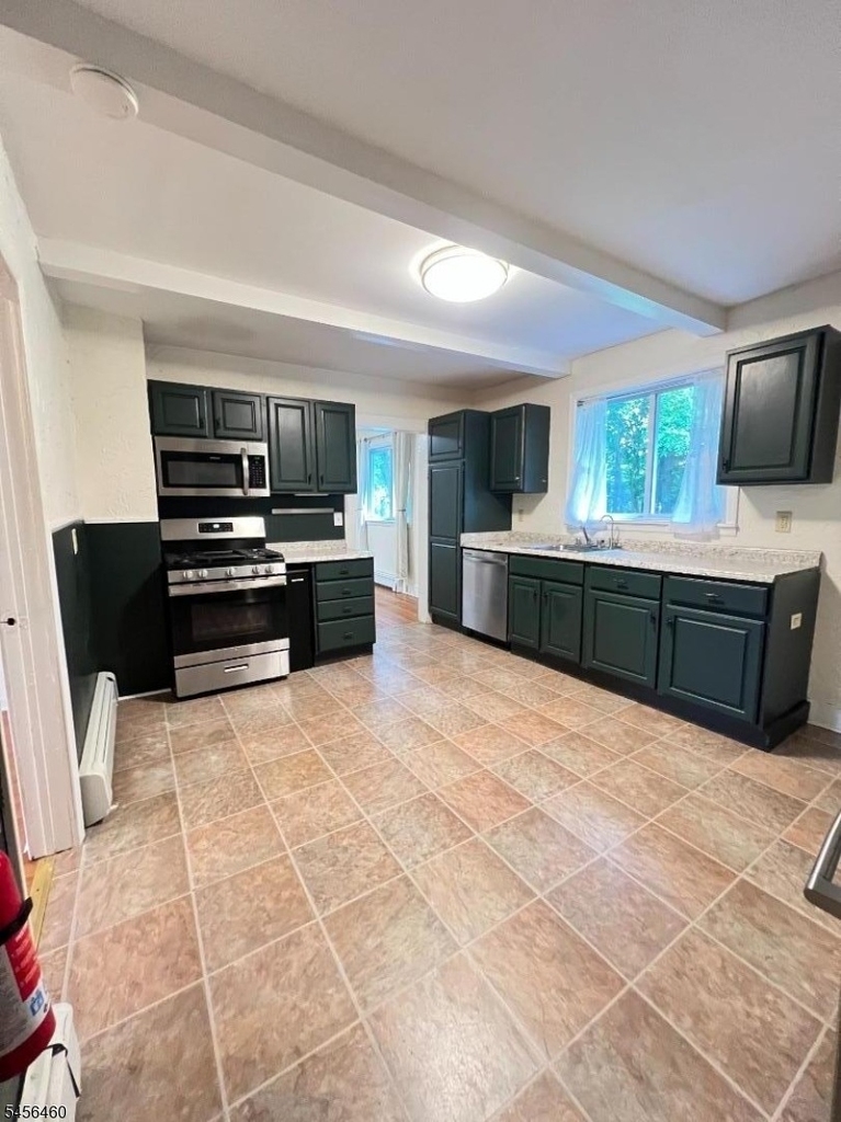 285 Rutherford Ave - Photo 7