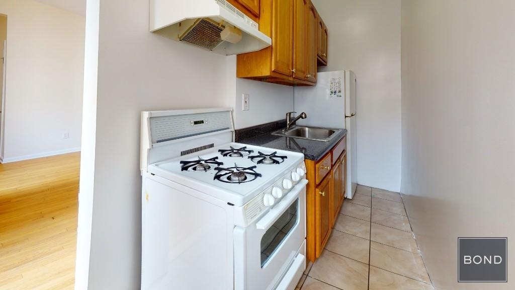 West 187th Street - Photo 3