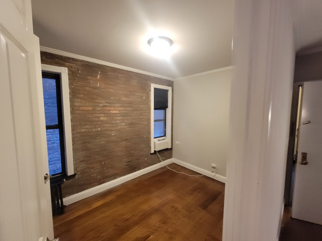 436 West 52nd Street - Photo 19