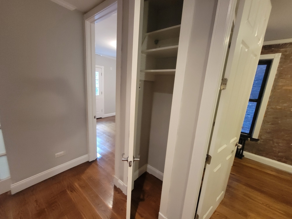 436 West 52nd Street - Photo 18