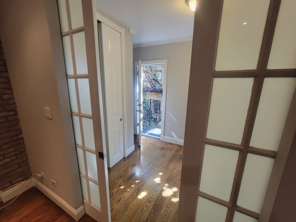 436 West 52nd Street - Photo 10