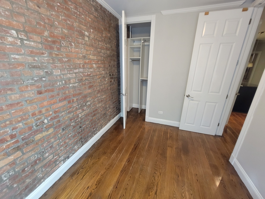 436 West 52nd Street - Photo 9