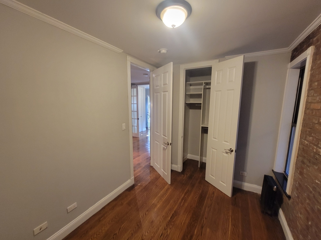 436 West 52nd Street - Photo 5
