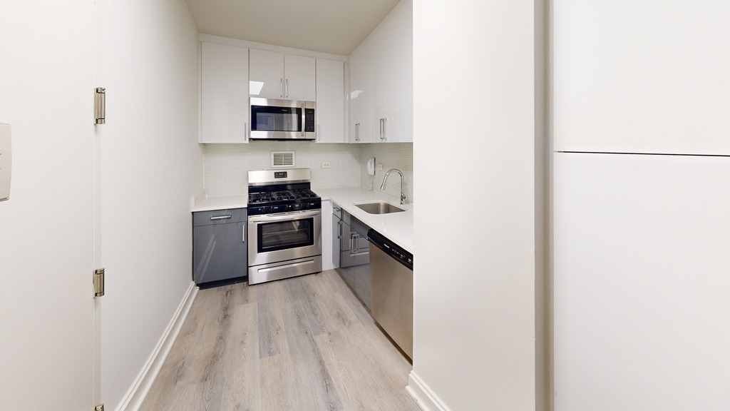 10 Hanover Square - Photo 2