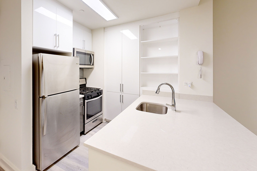 10 Hanover Square - Photo 5