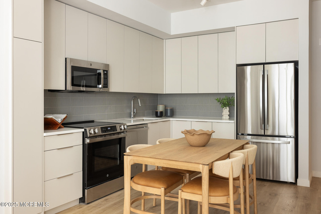 1150 Kingsley Street - Photo 4