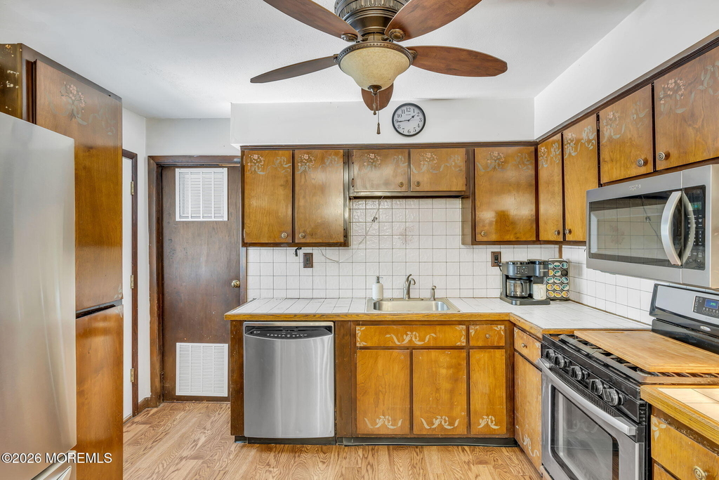 725 8th Avenue - Photo 16